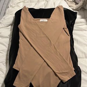 COPY - Aritzia Babaton Contour Long Sleeve Square Neck Bodysuit - Taupe Size Me…
